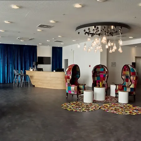 Elaya Center Hotel