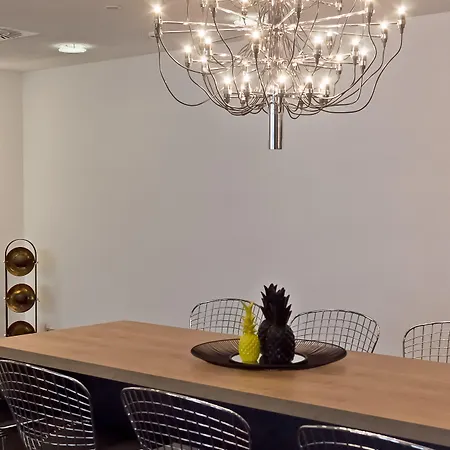 Elaya Center لبسيا