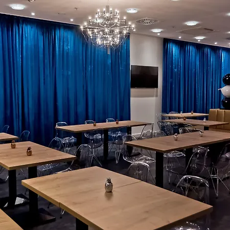 Elaya Center Hotel