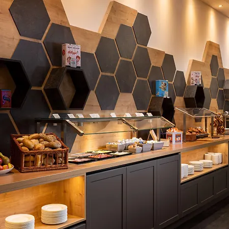 Elaya Center فندق