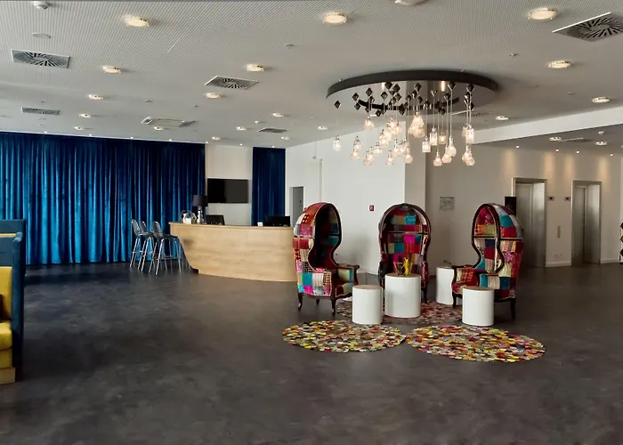 Elaya Center Hotel