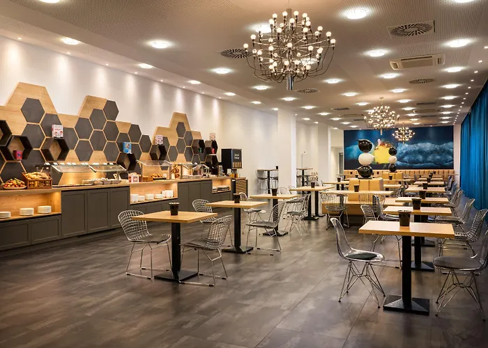 Elaya Center Hotell 4*