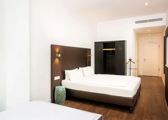 Elaya Center Hotel